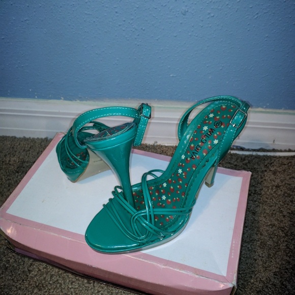 Turquoise heels - Picture 3 of 3